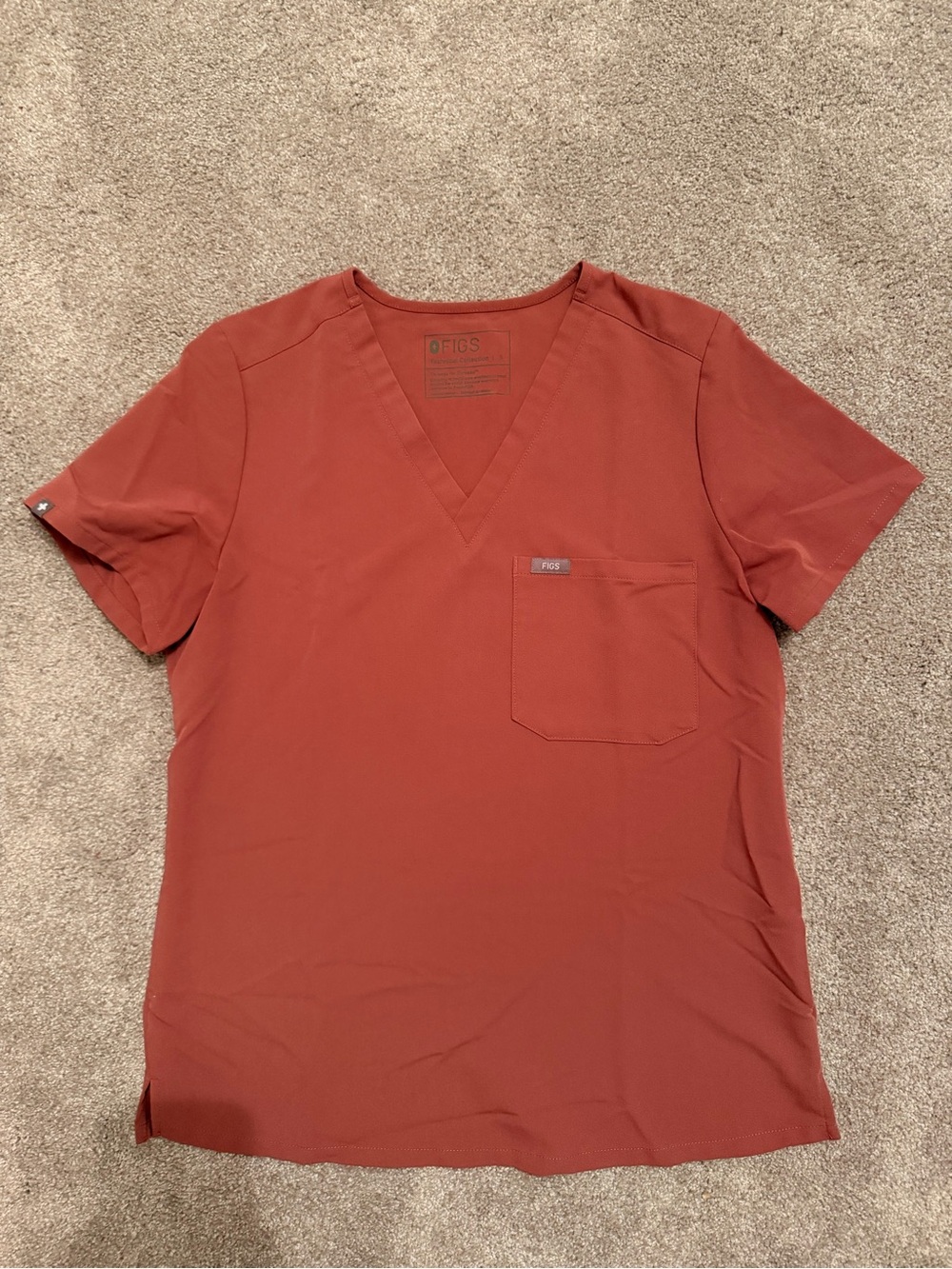 Women’s FIGS Catarina - one pocket scrub top. Color mauve.